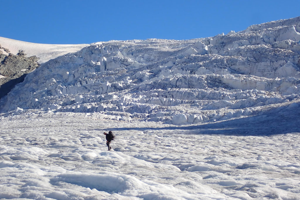 Manolet delante del Glaciar Ewigschneefäld